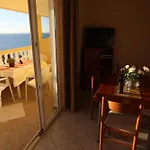 Sea View Nina 公寓 *