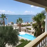 Sea View Nina
