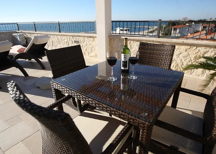 Sea View Nina * Врси